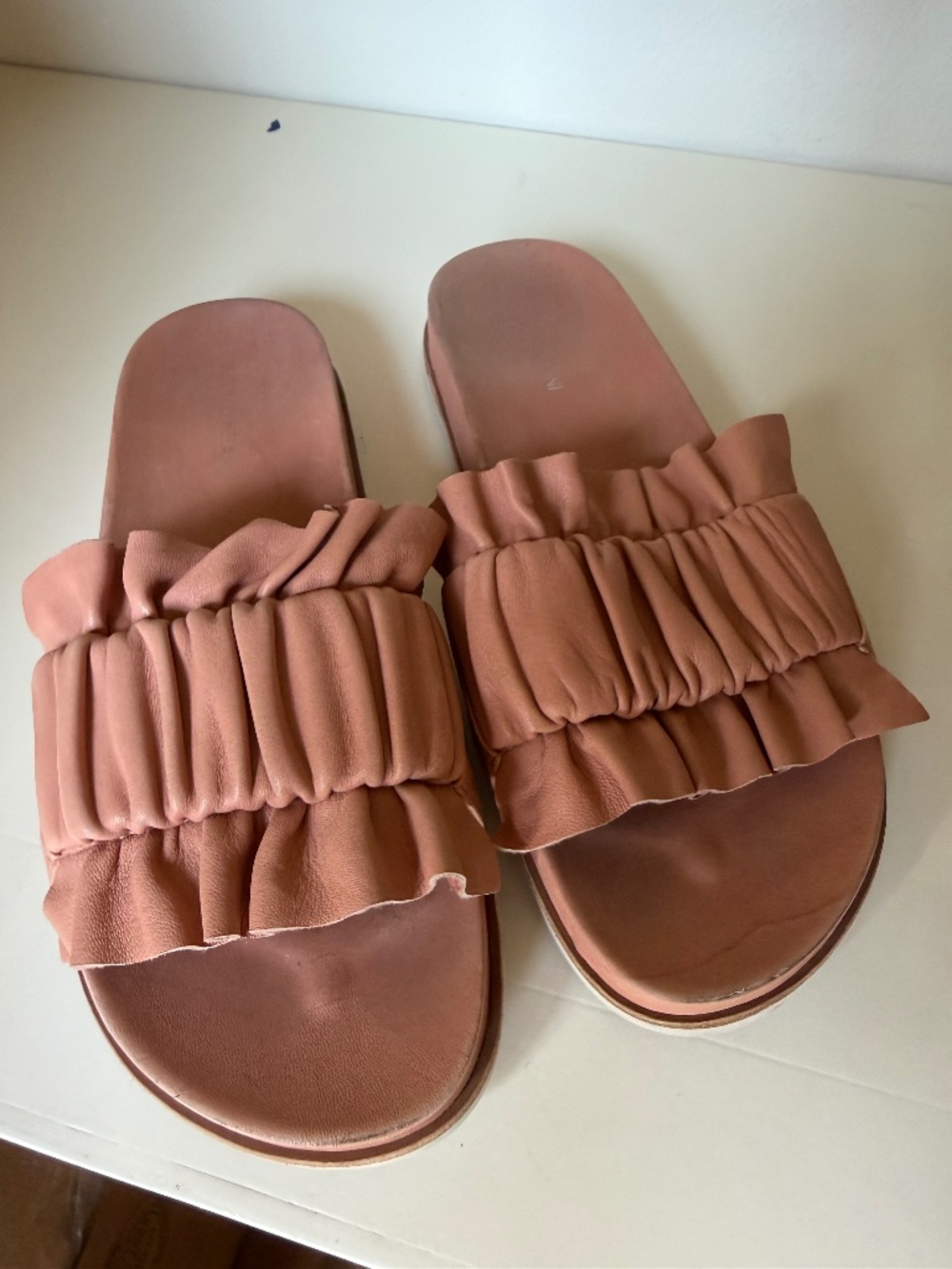 Antonio Melani slides size 7